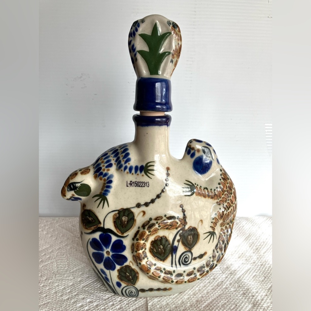 Iguana Gema Tequila ResposadoHandcrafted Ceramic Lizard Vase - Blue and Brown